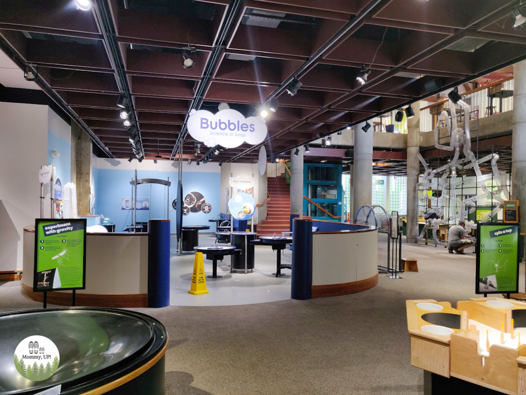 inside the montshire science museum